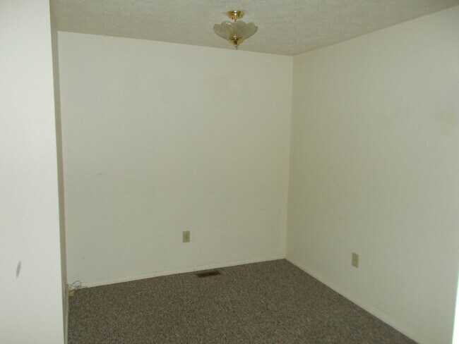 Building Photo - 223 S 48th St