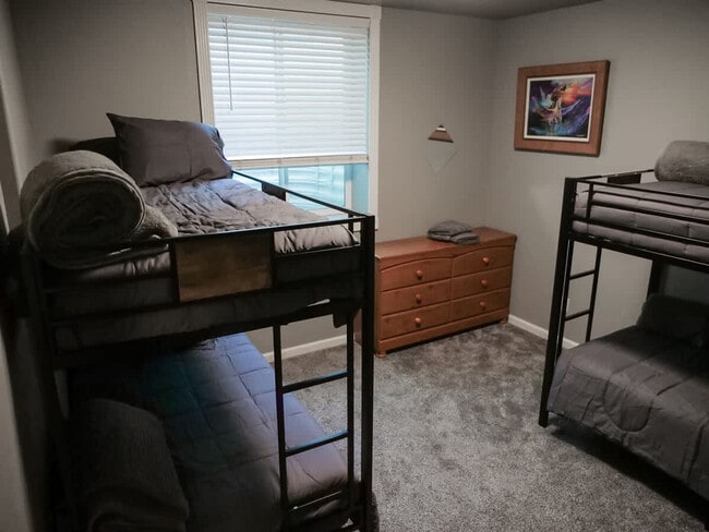 Building Photo - 151 Cub St W