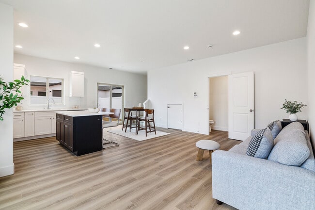 Building Photo - 1074 S Underwood Pl