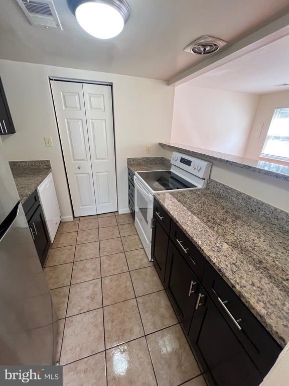 Building Photo - 9647 Hagel Cir