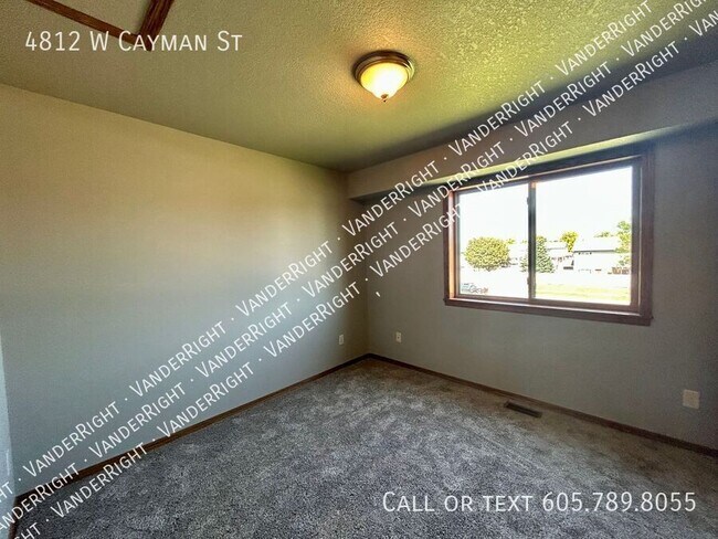 Building Photo - 4812 W Cayman St
