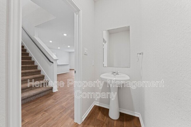 Building Photo - 6212 Sunhigh Dr