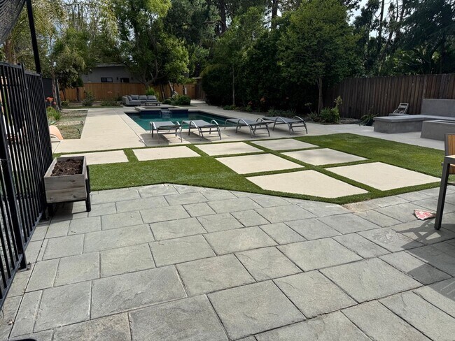 Building Photo - Single story - 3 bedroom, 3 bath + bonus room