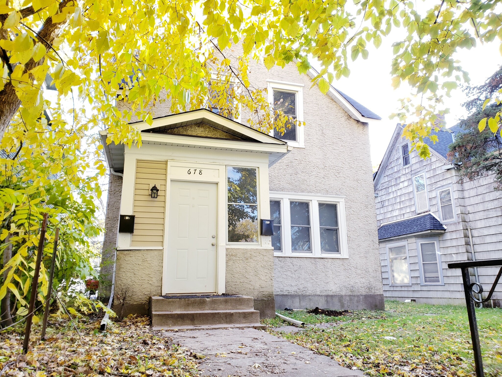 Front - 678 Jessamine Ave E