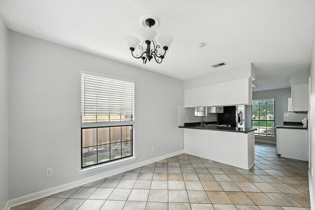Building Photo - Beautiful 4-Bedroom Home in Sought-After Plano