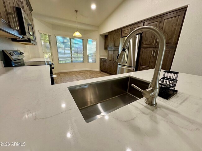 Building Photo - 830 N Granada Dr