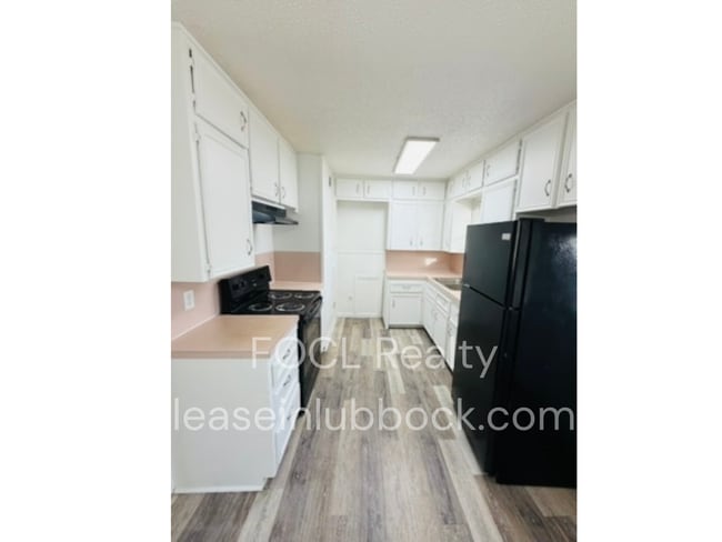 Building Photo - 2 bedroom + office, 1 car garage