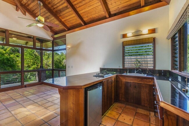 Building Photo - 4420 Kahili Makai St