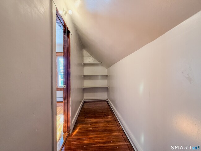 Building Photo - 162 Jubilee St