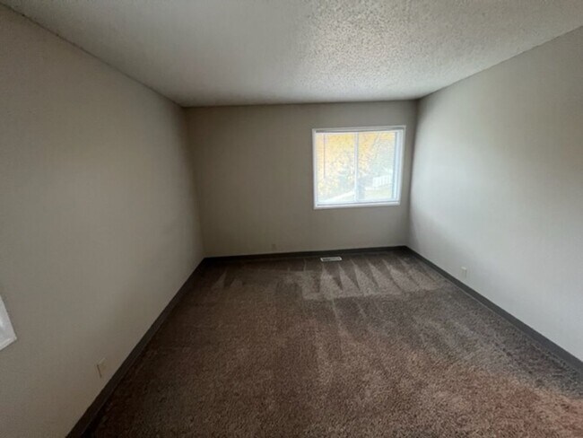 Building Photo - 2609 Irving Ct