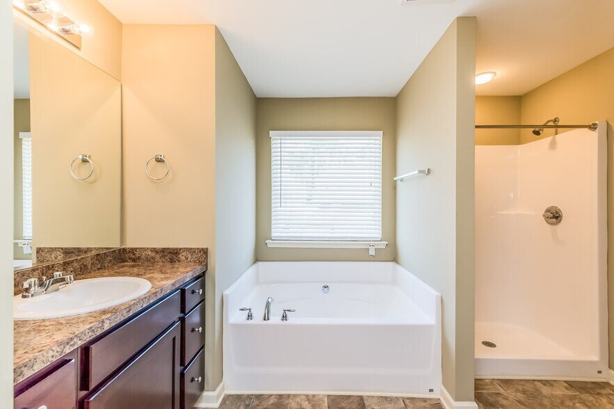Building Photo - 474 Highland Falls Dr
