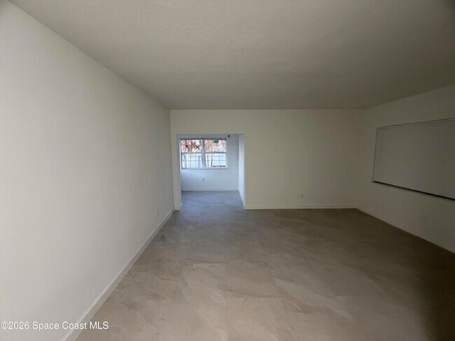 Building Photo - 154 Crescent Beach Dr