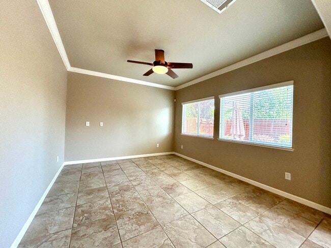 Building Photo - Beautiful 3 Bedroom 2.5 Bathroom in Gated ...