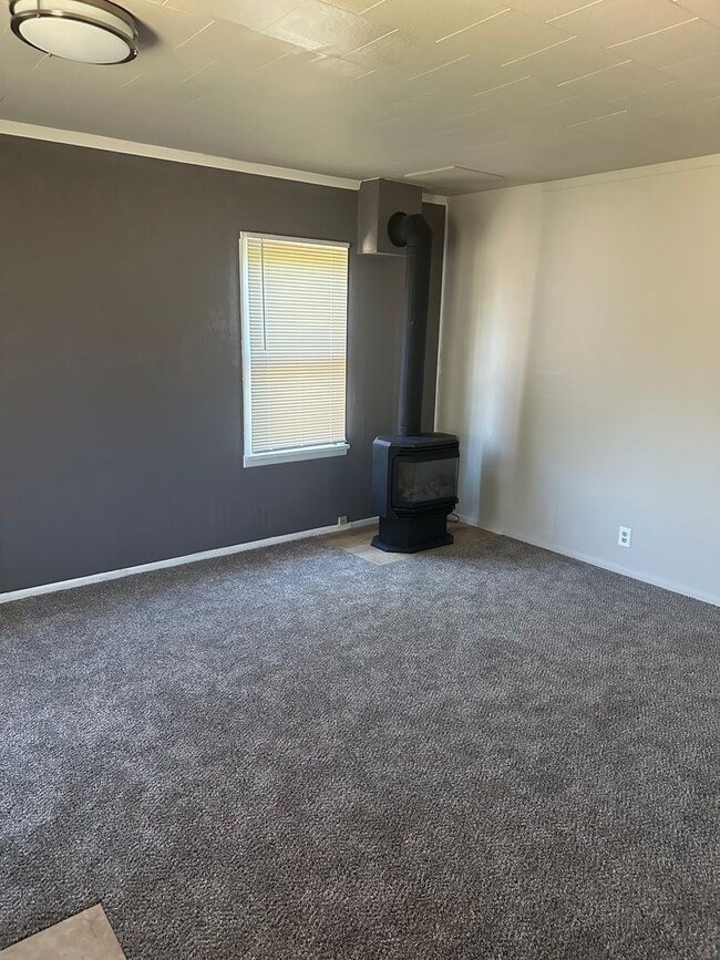 Building Photo - 2 bedroom 1 bath home