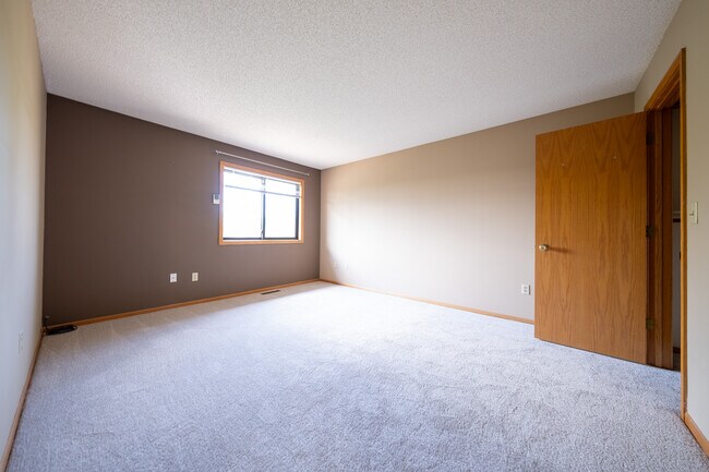 Building Photo - 5445 Orleans Ln N