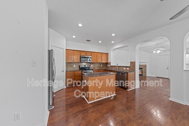 Building Photo - 9302 Mare Country