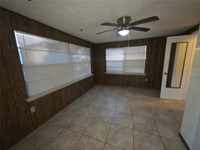 Building Photo - 3431 Overland Dr