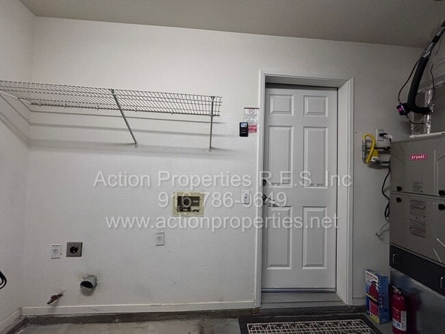 Building Photo - Single Story in Sun City 55+ Community - Access to all Amenities Included - Low Maintenance Yards!