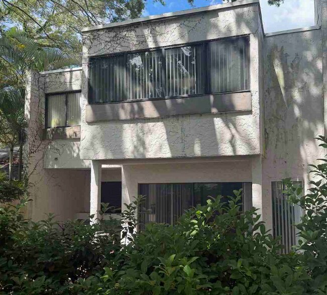 Building Photo - 4205 Fairway Cir