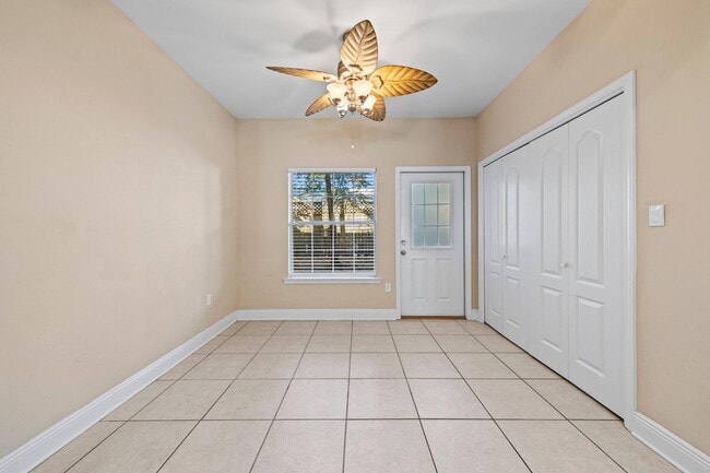 Building Photo - 528 Maple Ave