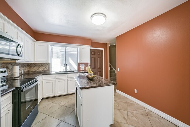 Building Photo - 4708 N Cashel Cir
