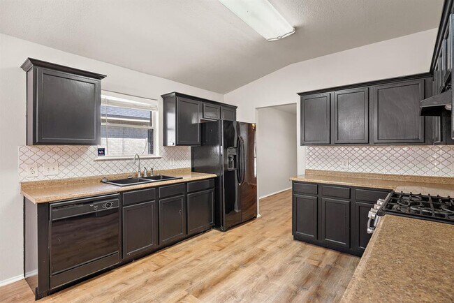 Building Photo - 2560 Vernell Way