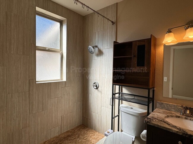 Building Photo - 2118 E 21st Ave