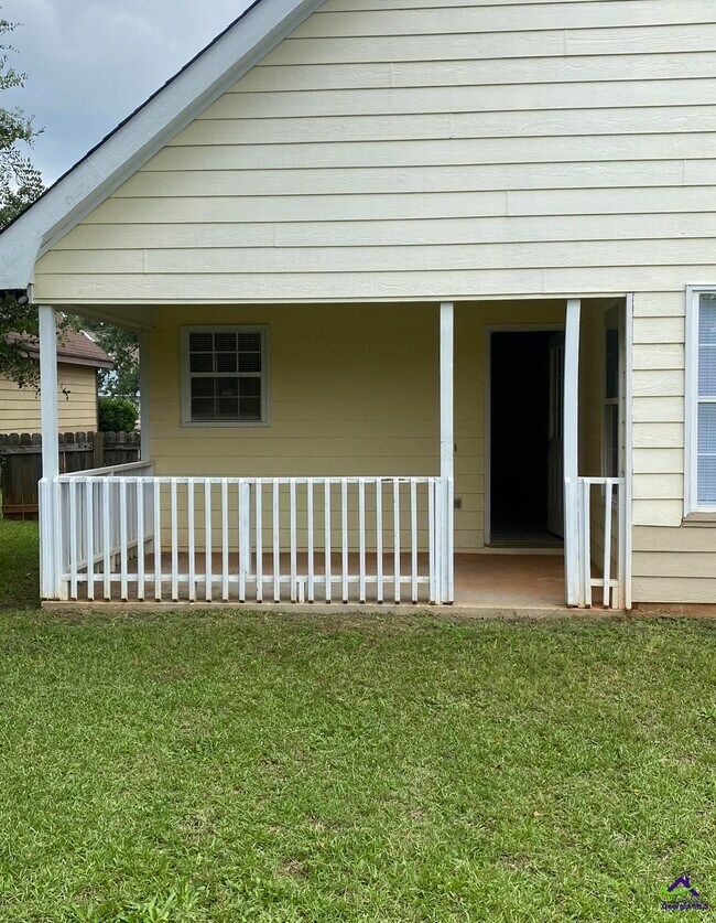 Building Photo - 110 Country Cove