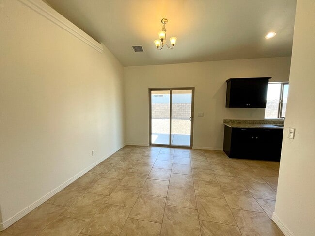 Building Photo - Great 3 Bedroom Home near Hualapai School!