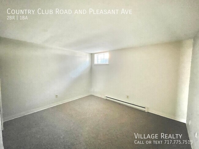 Building Photo - 615 Country Club Rd