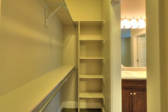 Building Photo - 3 bedroom Ivory Ridge Townhome