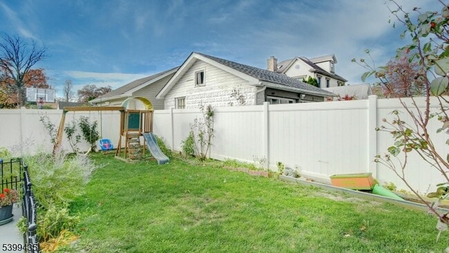 Building Photo - 836 Livingston Rd