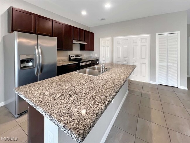 Building Photo - 1320 Trafalgar Pkwy