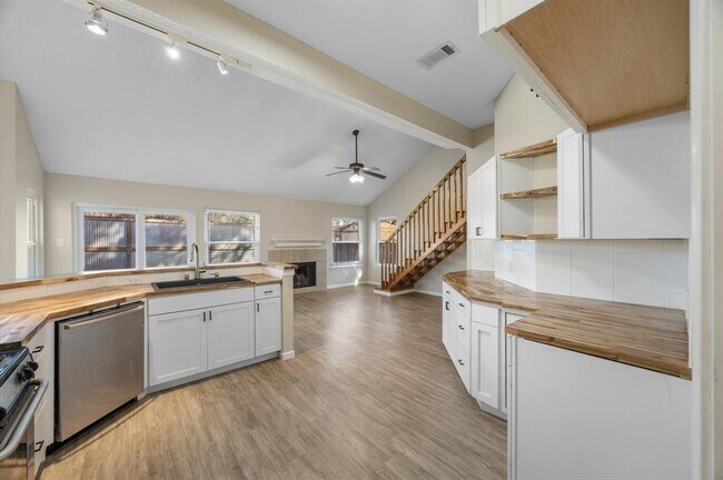 Building Photo - 8430 London Way Dr