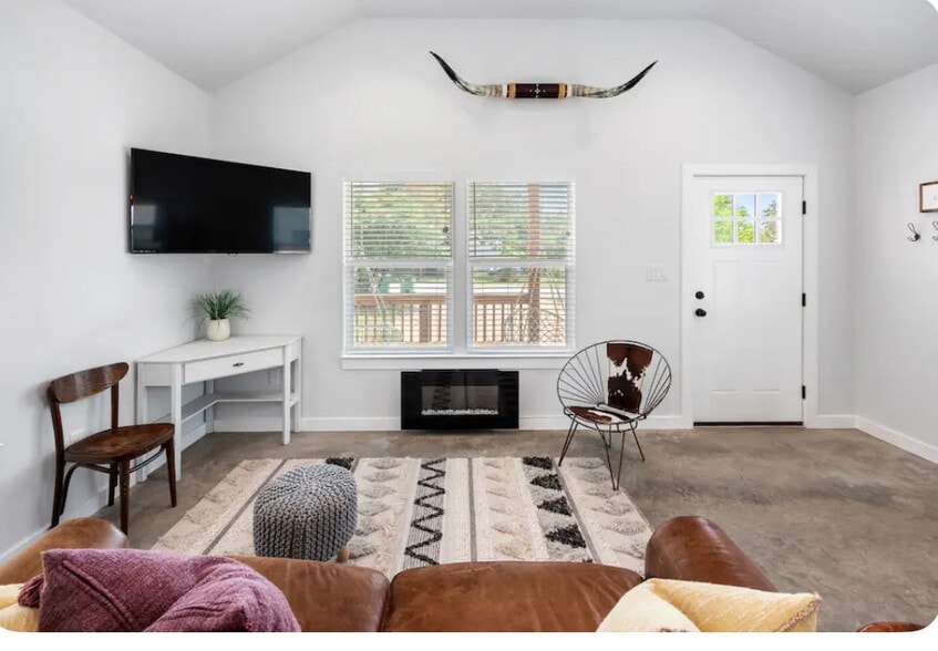 Building Photo - 1004 13th St