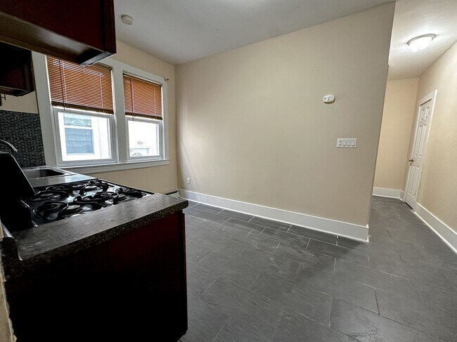 Building Photo - 327 Ashton Ave