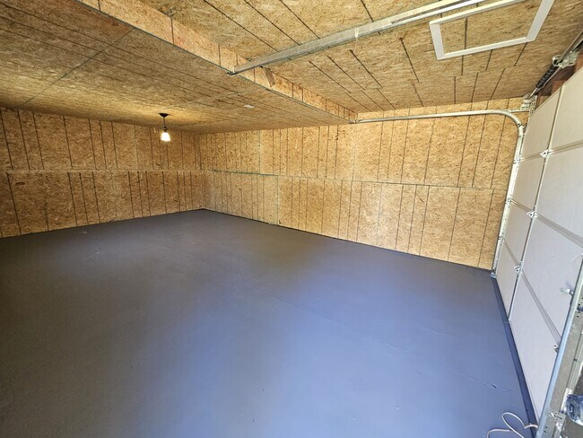 Building Photo - 707 NW Arlington Ave