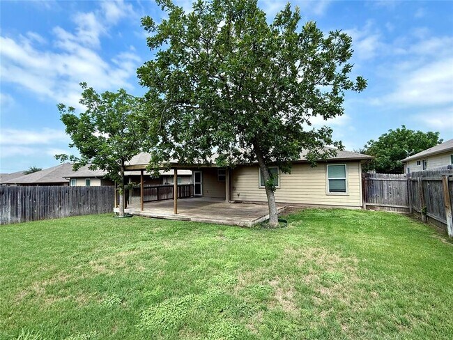 Building Photo - 314 Comal Run