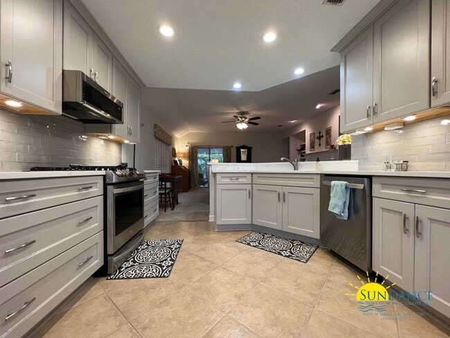 Building Photo - 451 Forest Glen Pl