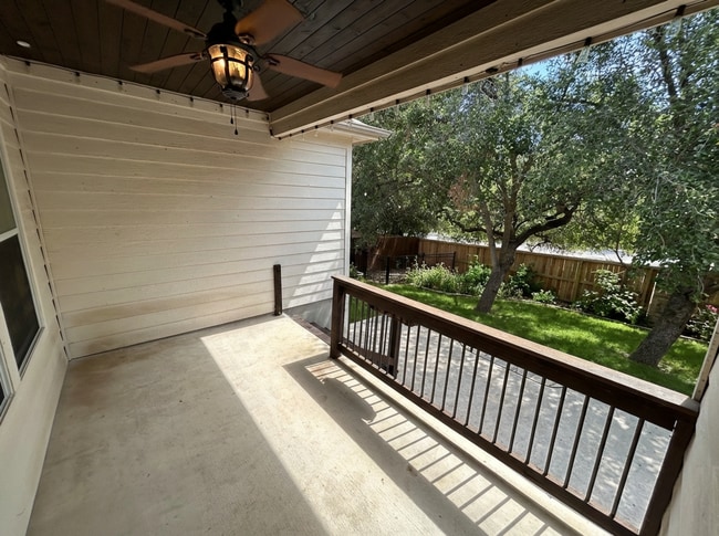 Building Photo - *COMING SOON* AMAZING 3 Bedroom  2 Bath Home w/ Office Room Near Alamo Ranch!