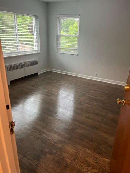 Primary Photo - 4430 Ridgeview Ave