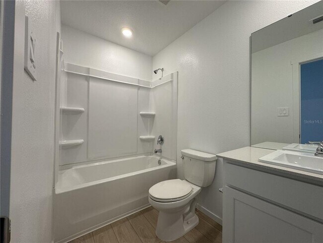 Building Photo - 830 Lynx St