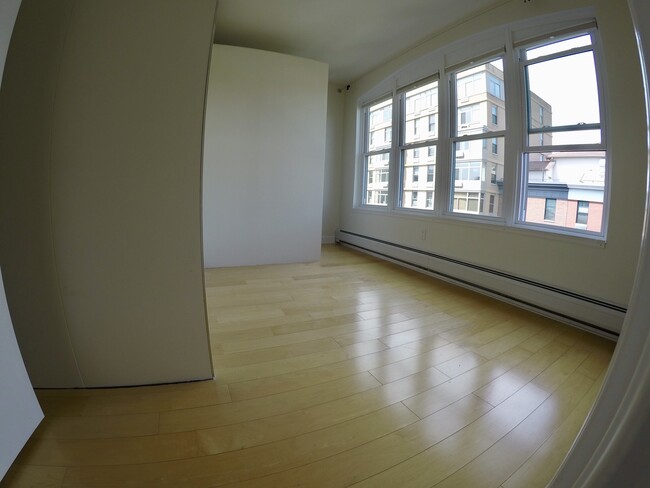 Building Photo - 110 Tidewater St
