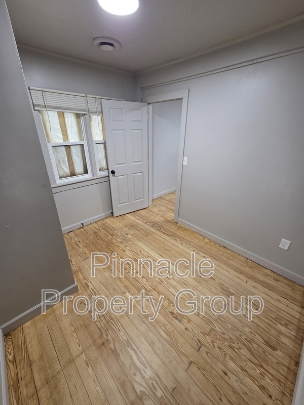 Building Photo - 832 N Leroy St