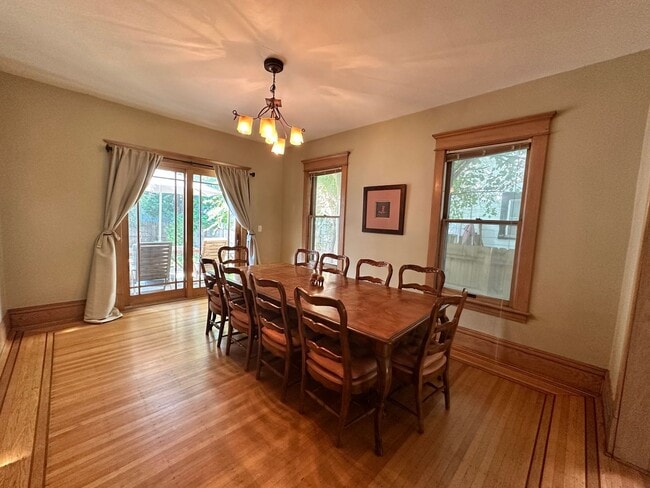 Building Photo - Fully Furnished 3 Bedroom Historic Home in Minneapolis