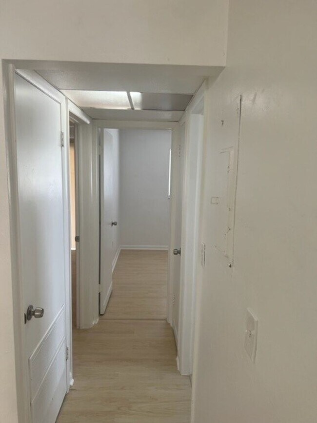 Building Photo - 2268 W New Haven Ave