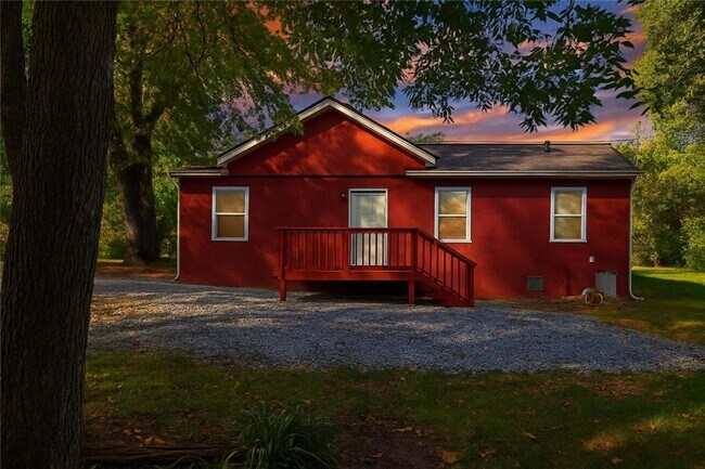 Building Photo - 7880 Rivertown Rd