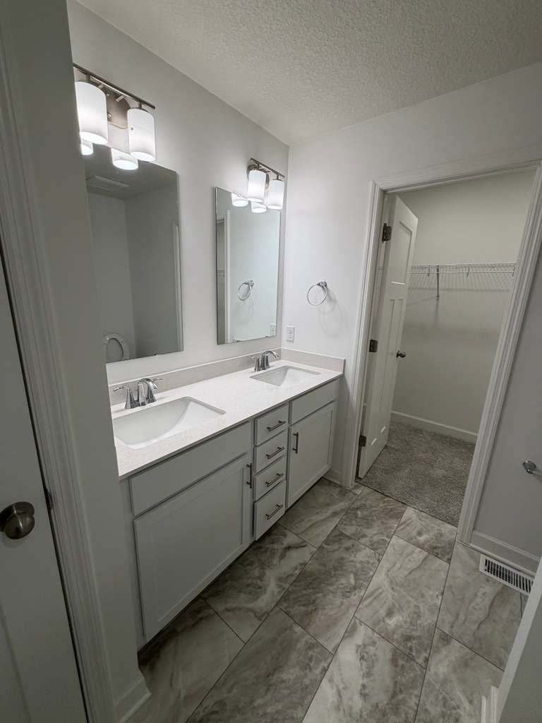 Building Photo - 10604 Heron Ave S