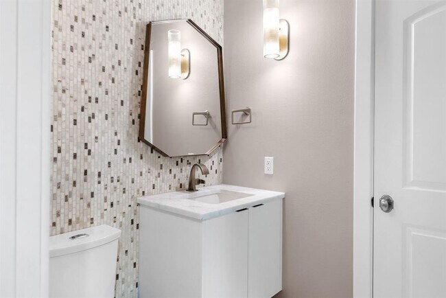 Building Photo - 1529 Barton Springs Rd