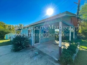 Building Photo - 111 Hillside Dr